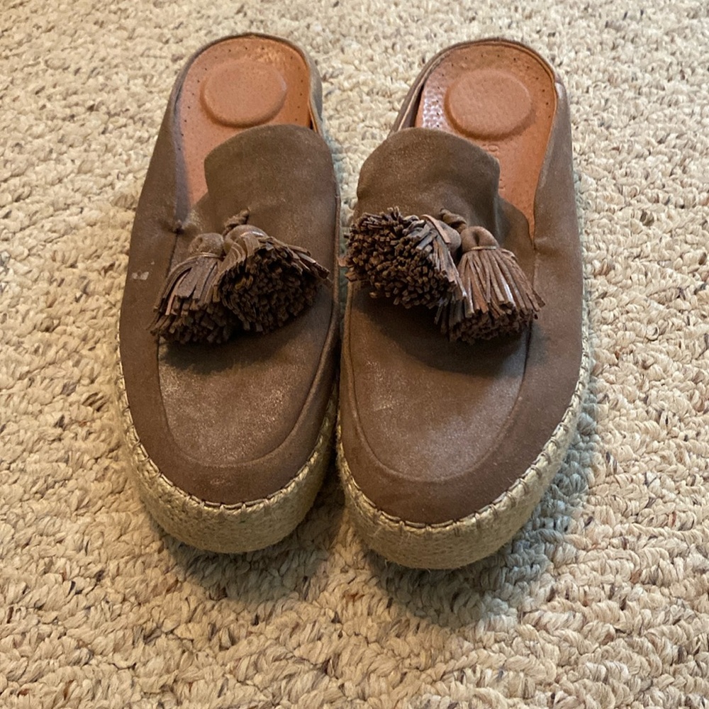 Women’s size 9 Kenneth Cole Gentle Souls platform loafer